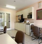 Super 8 Motel - Strathmore