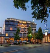 Travelodge Victoria Airport/Sidney