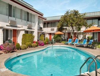 Travelodge Victoria Airport/Sidney
