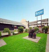 Rodeway Inn & Suites