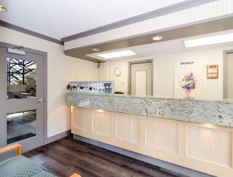 Travelodge by Wyndham Vancouver Lions Gate