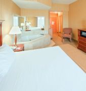 Holiday Inn Express Hotel & Suites Woodbridge