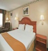 Holiday Inn Express Hotel & Suites Defiance