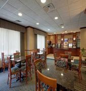 Holiday Inn Express & Suites Manchester-Airport