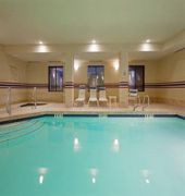 Holiday Inn Express & Suites Manchester-Airport