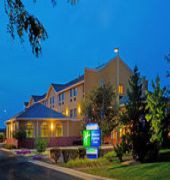 Holiday Inn Express & Suites Chicago-Oswego
