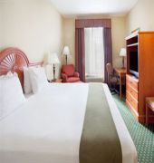 Holiday Inn Express® Windsor Sonoma Wine Country