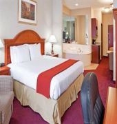 Holiday Inn Express & Suites Woodhaven