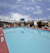 Holiday Inn Express Hotel and Suites Calhoun