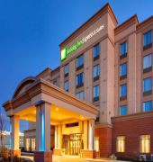 Holiday Inn Express & Suites Newmarket