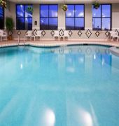 Holiday Inn Express & Suites Milwaukee-New Berlin