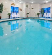 Holiday Inn Express & Suites Easton