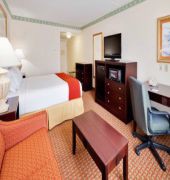 Holiday Inn Express & Suites Easton