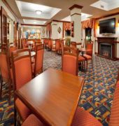 Holiday Inn Express & Suites Easton