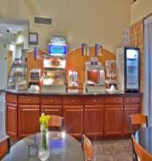 Holiday Inn Express Hotel & Suites