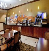 Days Inn & Suites South Boston