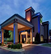 Days Inn & Suites South Boston