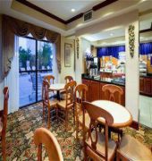 Holiday Inn Express & Suites Charlotte-Concord-I-85