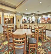 Holiday Inn Express & Suites Wilmington-University Ctr