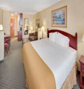 Holiday Inn Express Hotel & Suites Bismarck