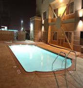 Holiday Inn Express & Suites Bakersfield Central