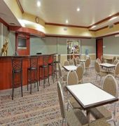 Holiday Inn Express & Suites Bakersfield Central