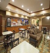 Holiday Inn Express & Suites Cincinnati-Blue Ash