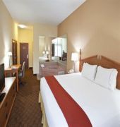 Holiday Inn Express & Suites Cincinnati-Blue Ash