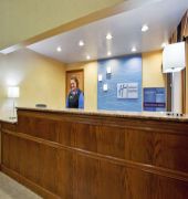 Holiday Inn Express & Suites Newark-Heath