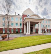 Holiday Inn Express & Suites Grand Rapids-North