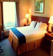 Holiday Inn Express & Suites Grand Rapids-North