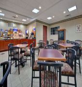 Holiday Inn Express & Suites Cadillac