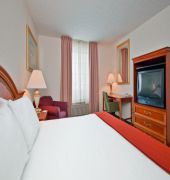 Holiday Inn Express & Suites Cadillac