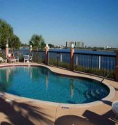 Holiday Inn Express & Suites
