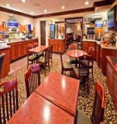 Holiday Inn Express Fort Campbell - Oak Grove