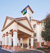Holiday Inn Express & Suites Oklahoma City-Arpt-Meridian Av