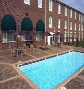 Holiday Inn Express & Suites Warrenton