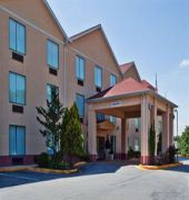 Holiday Inn Express & Suites Hiawassee