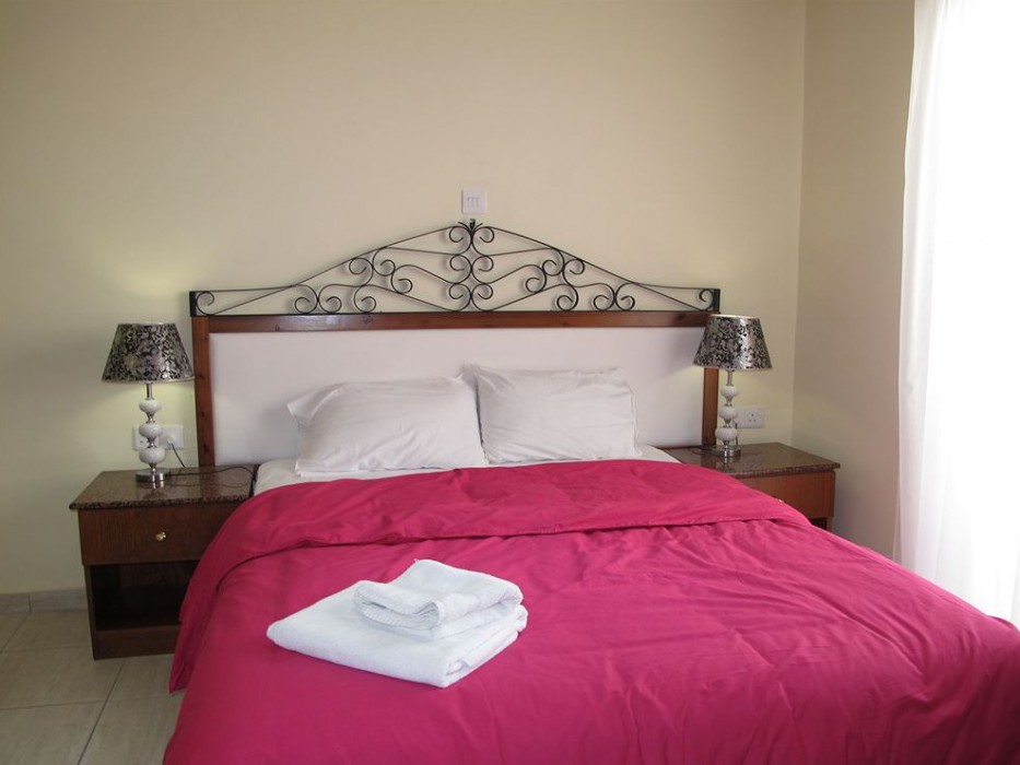 Mackenzie Beach Hotel & Apartments