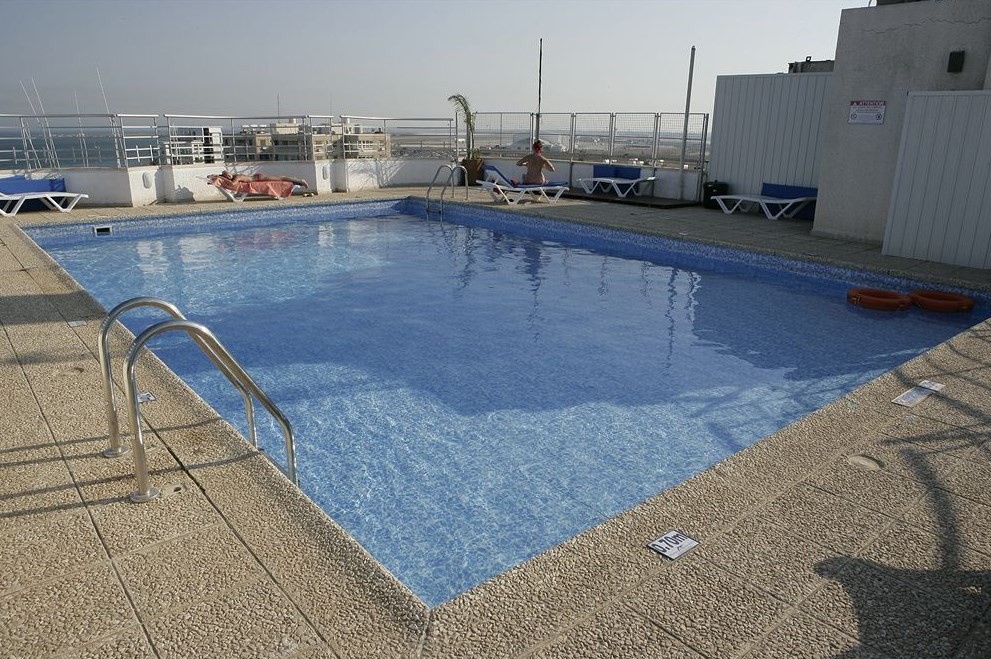 Mackenzie Beach Hotel & Apartments