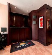 EconoLodge Causeway Bay Hotel