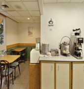 Super 8 by Wyndham Mt Hope Hamilton Intl Arpt ON