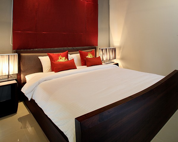 Two Villas Holiday Phuket: Onyx Style Nai Harn Beach