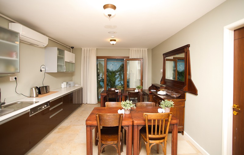 Mono Suites