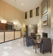 Super 8 by Wyndham Lachenaie/Terrebonne