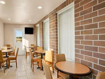 Baymont Inn & Suites - Jacksonville