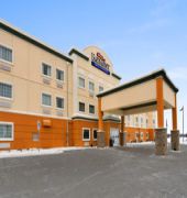 Baymont Inn & Suites Minot